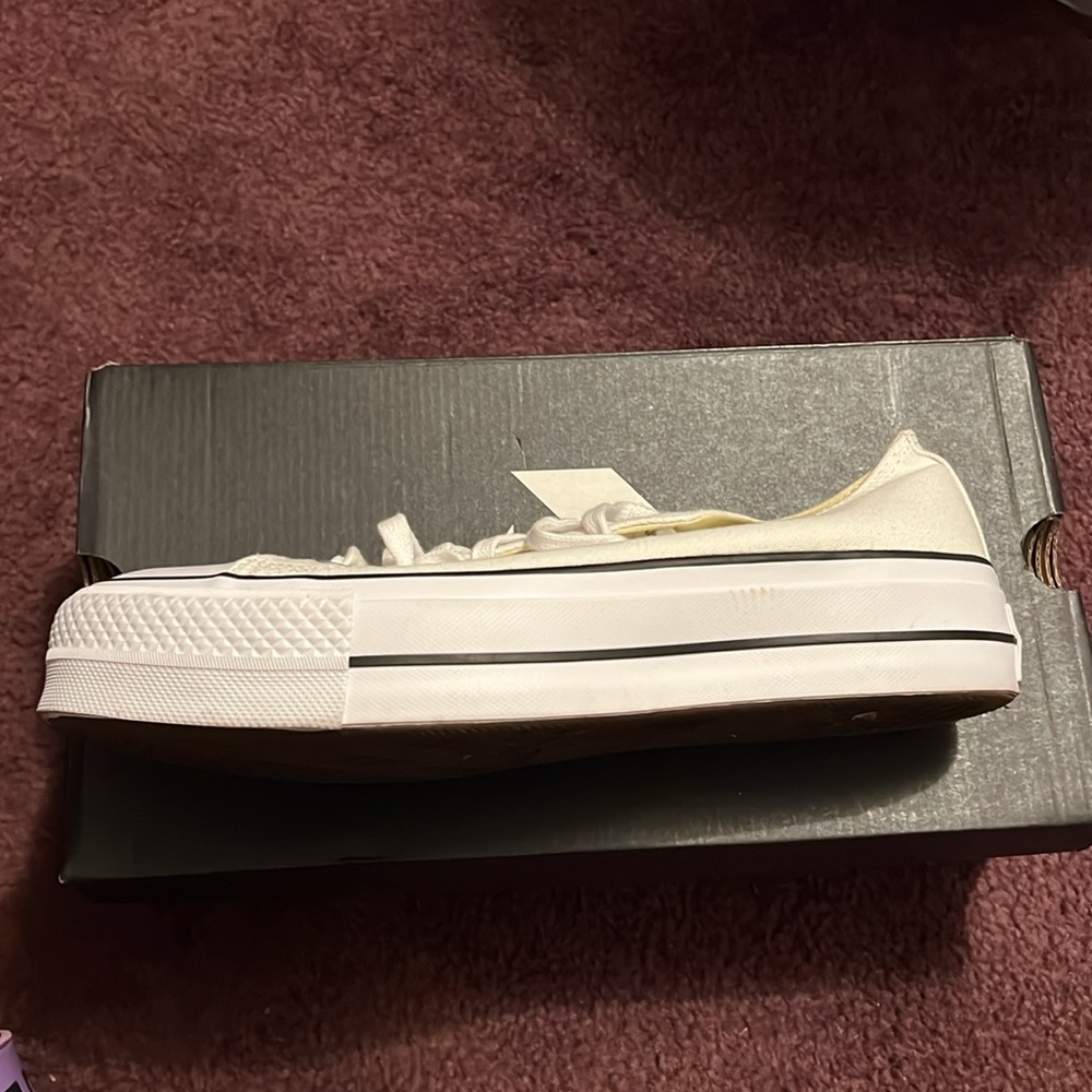 Converse - Picture 2 of 3